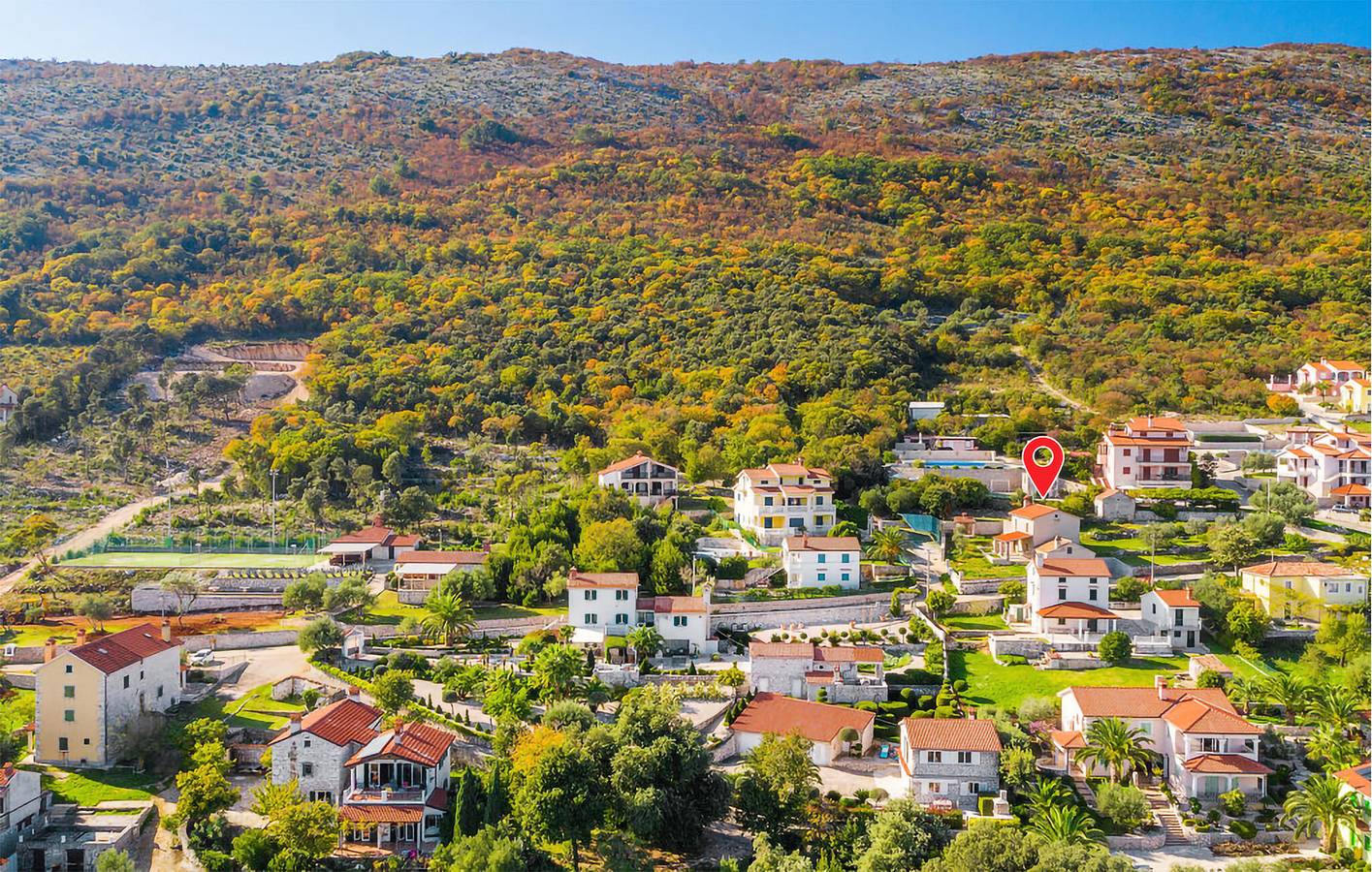 Apartment mit Meerblick, Terrasse, Parkplatz und WLAN – 1,5 km vom Strand entfernt in Raša, Ostküste Istrien