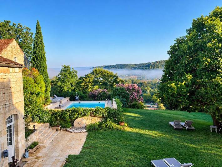 Location de vacances pour 2 personnes, avec Terrasse et Jardin ainsi que Piscine et Vue dans Château des Milandes