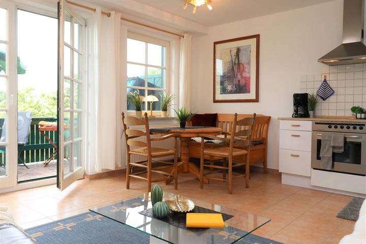 Ferienwohnung für 3 Personen, mit Seeblick und Ausblick sowie Balkon, mit Haustier in Wieck am Darß - 2