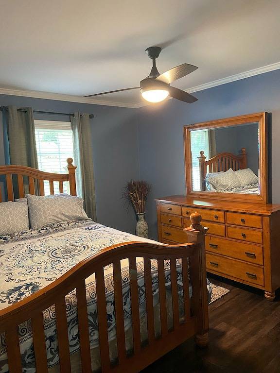 Cozy on the lake view of Lake Gaston. Pontoon boat may be available . in Lake Gaston