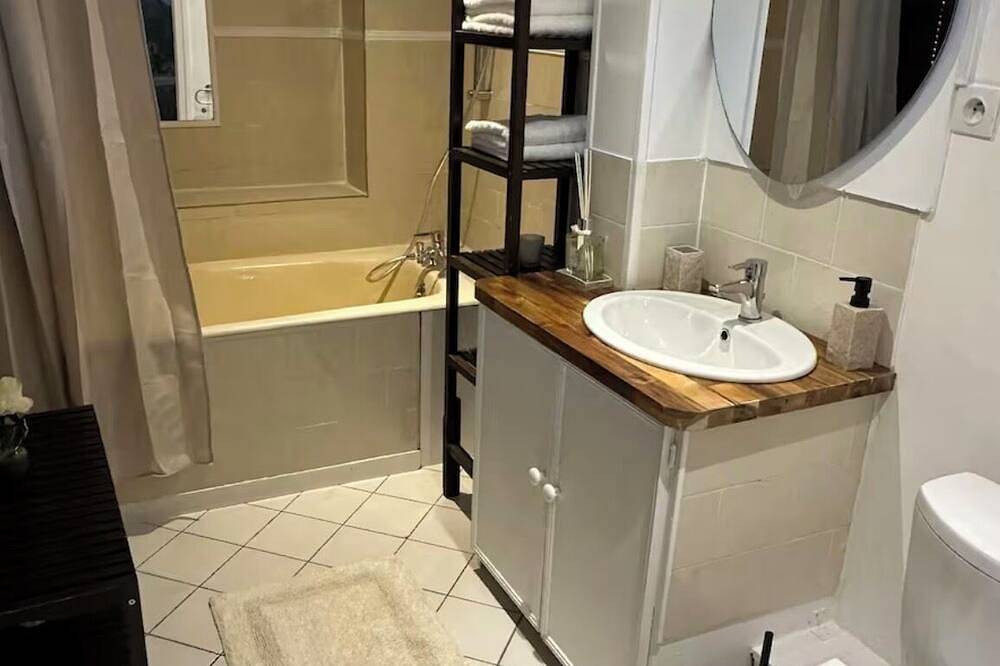 Appartement entier, | Hyper-centre | 4 pers | Parking | 7mn Rer A in Saint-Germain-en-Laye, Yvelines