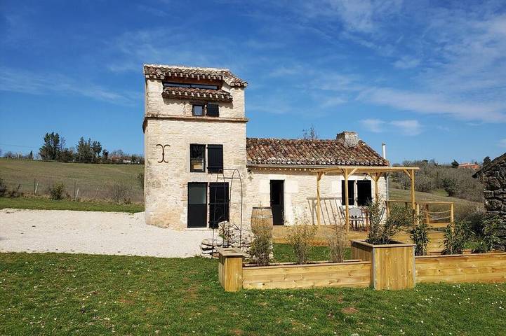 Location de vacances pour 4 personnes, avec terrasse et jardin à Flaujac-Poujols