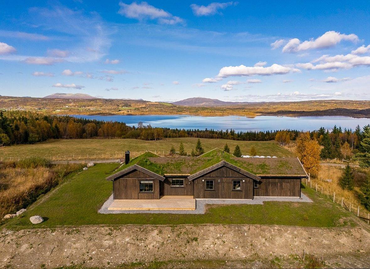 Cabane nouvellement construite avec vue sur le fjord Tisleiefjorden in Gol