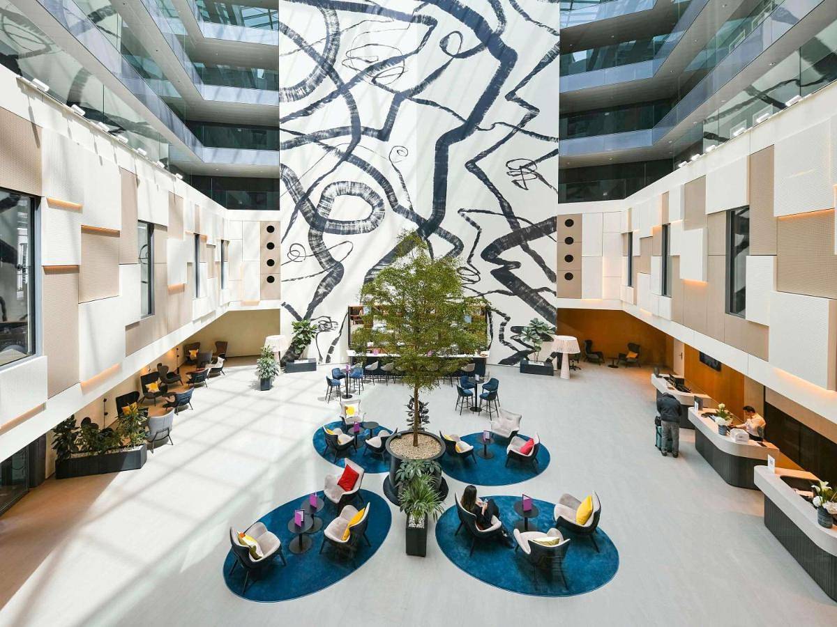 Mercure Geneva Airport in Meyrin 2 Village, Meyrin