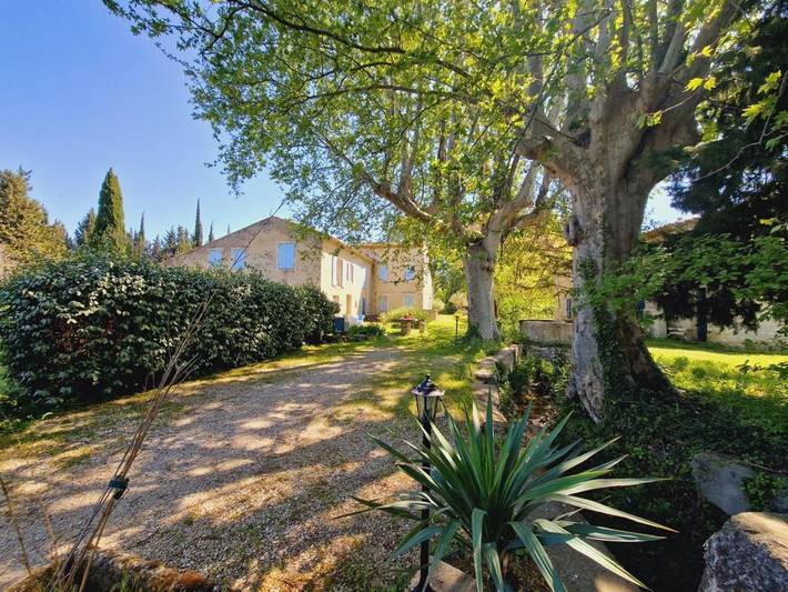 Chambre d’hôte pour 2 personnes, avec terrasse et jardin ainsi que vue et piscine à Eygalières - 4