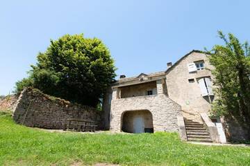 Gîte pour 6 personnes, avec jardin à Saint-Pierre-des-Tripiers