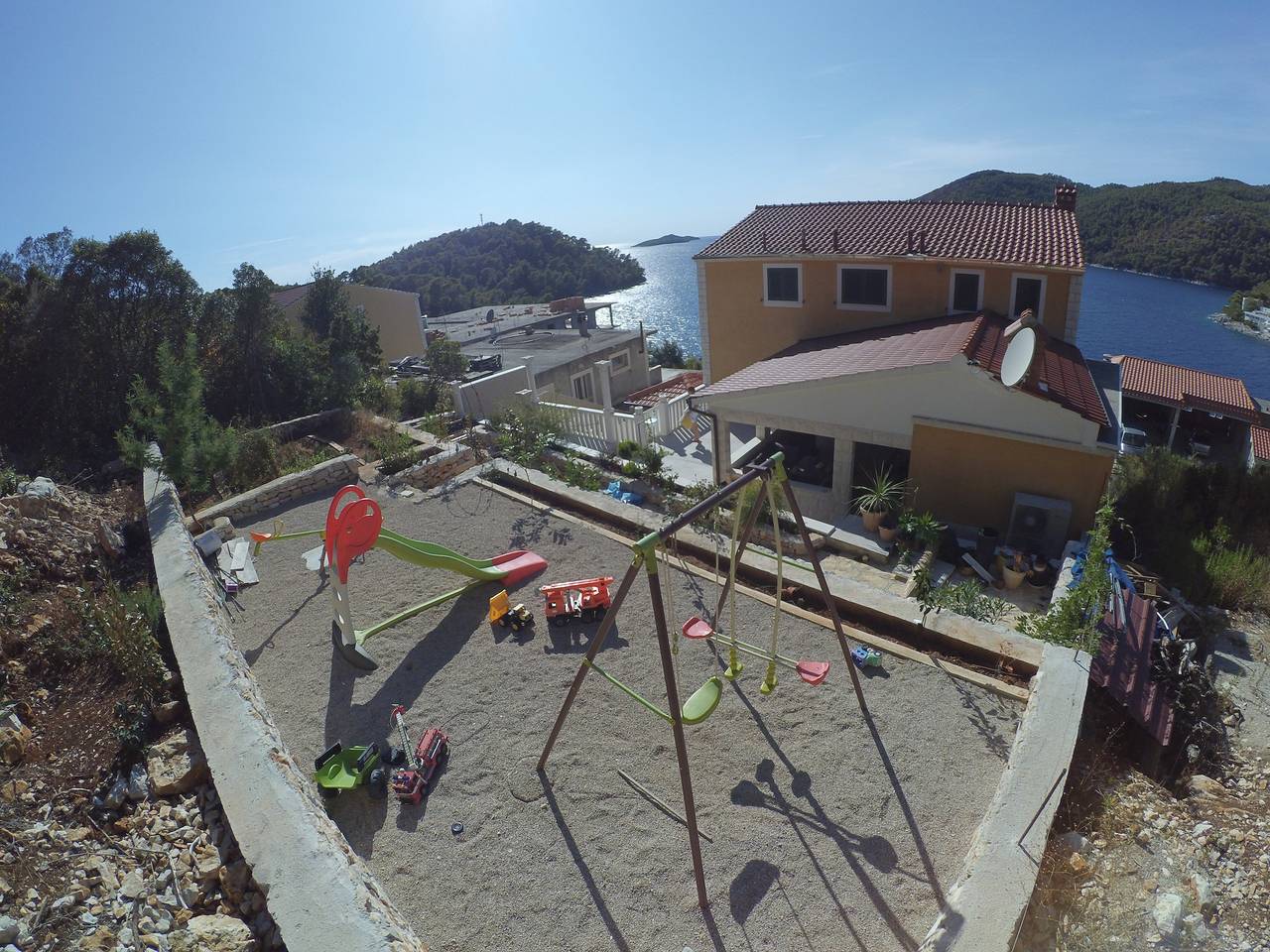 Ganze Wohnung, 2-Zimmer-Ferienwohnung mit Terrasse und Meerblick Brna, Korcula A-15730-b in Blato, Korcula