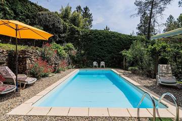 Location de vacances pour 6 personnes, avec jardin et terrasse à Les Salelles
