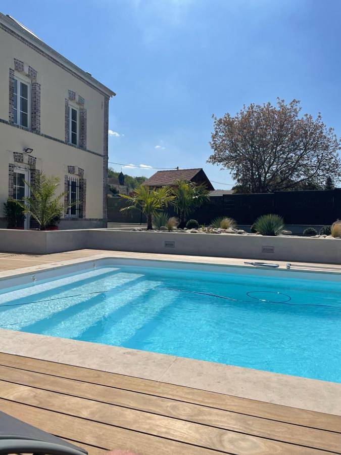 Chambre d’hôte pour 2 personnes, avec piscine ainsi que vue et terrasse à Brugny-Vaudancourt