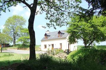 Gîte pour 5 personnes, avec piscine et jardin à Langoëlan
