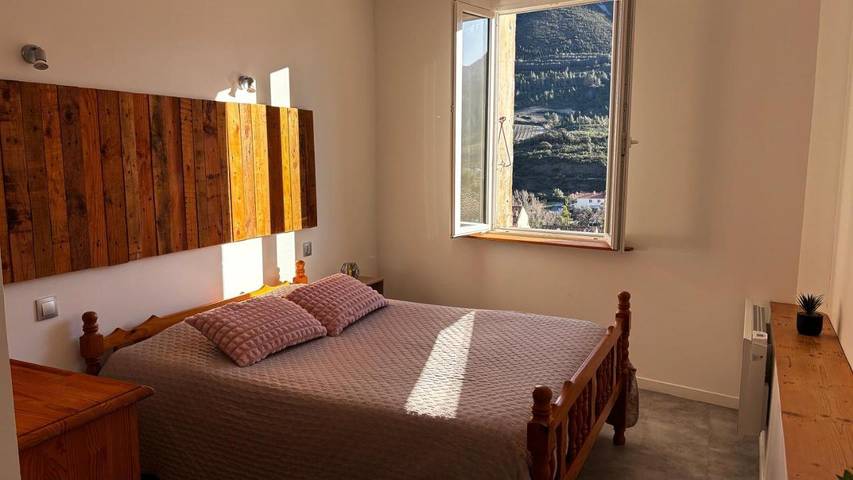 Gîte pour 5 personnes, avec vue à Maury