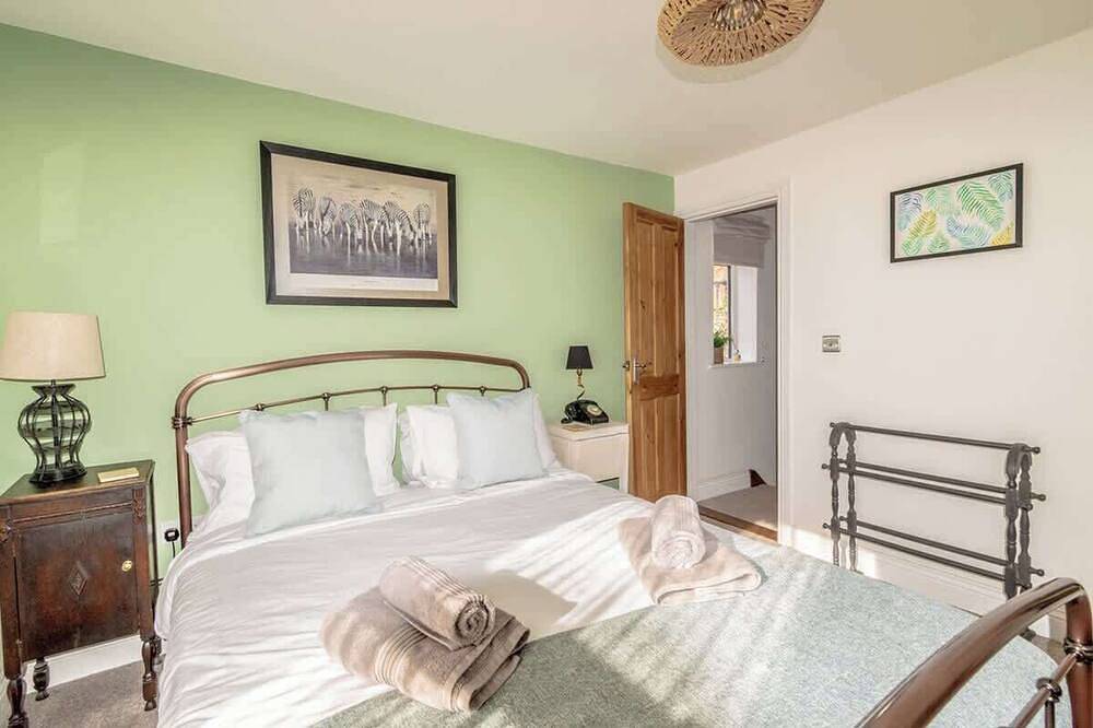 Period 2Br Stunning Bright &Cosy Cottage w/ Garden in Fareham, Hampshire