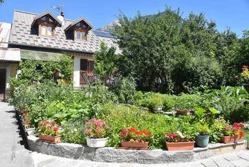 Gîte pour 6 personnes, avec jardin dans Hautes-Alpe