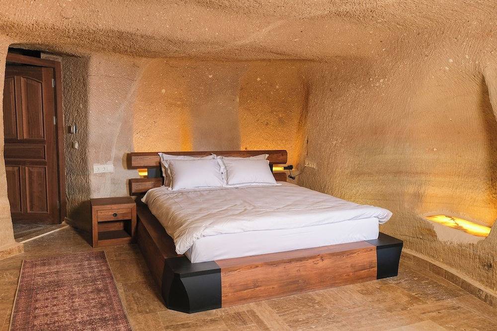 Cave Room with Traditional Turkish Bath 102 in Uçhisar, Nevsehir