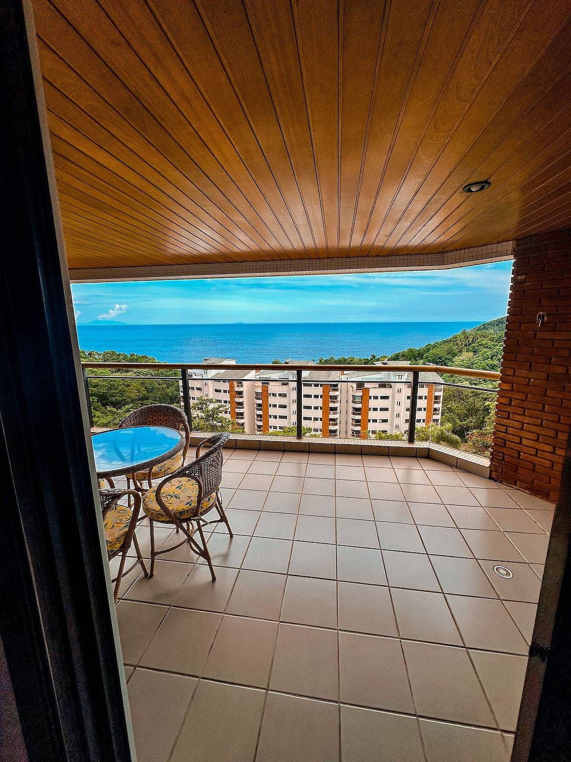 Appartamento intero,  in Guarujá with 4 bedrooms and 4 bathrooms in Tortuga (Guarujá), Praia da Enseada (Guarujá)