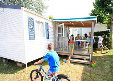 Mobil home pour 4 personnes, avec bassin pour enfant dans Plage des Chardons