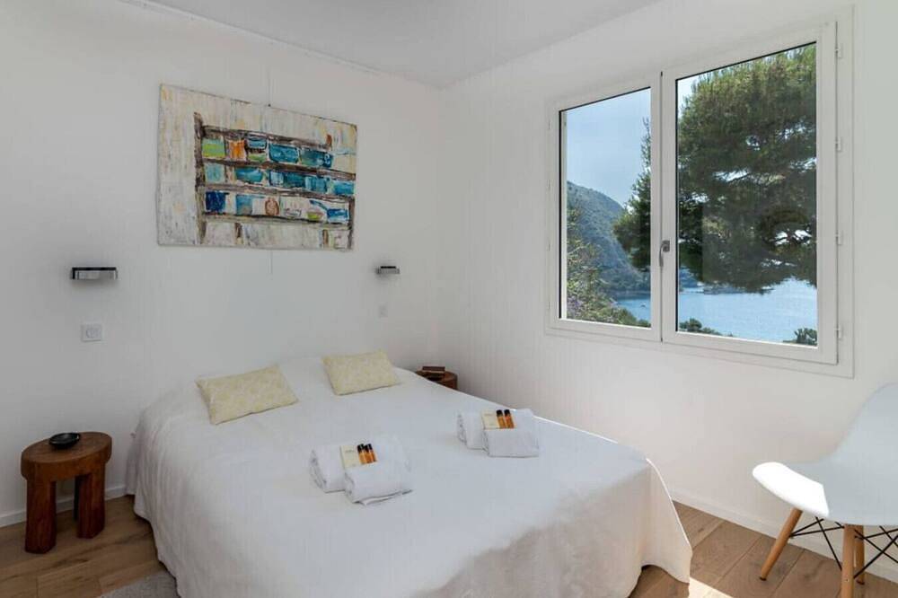 Entire apartment, Modern Mera Apartment with a panoramic sea view in Èze, Nice region