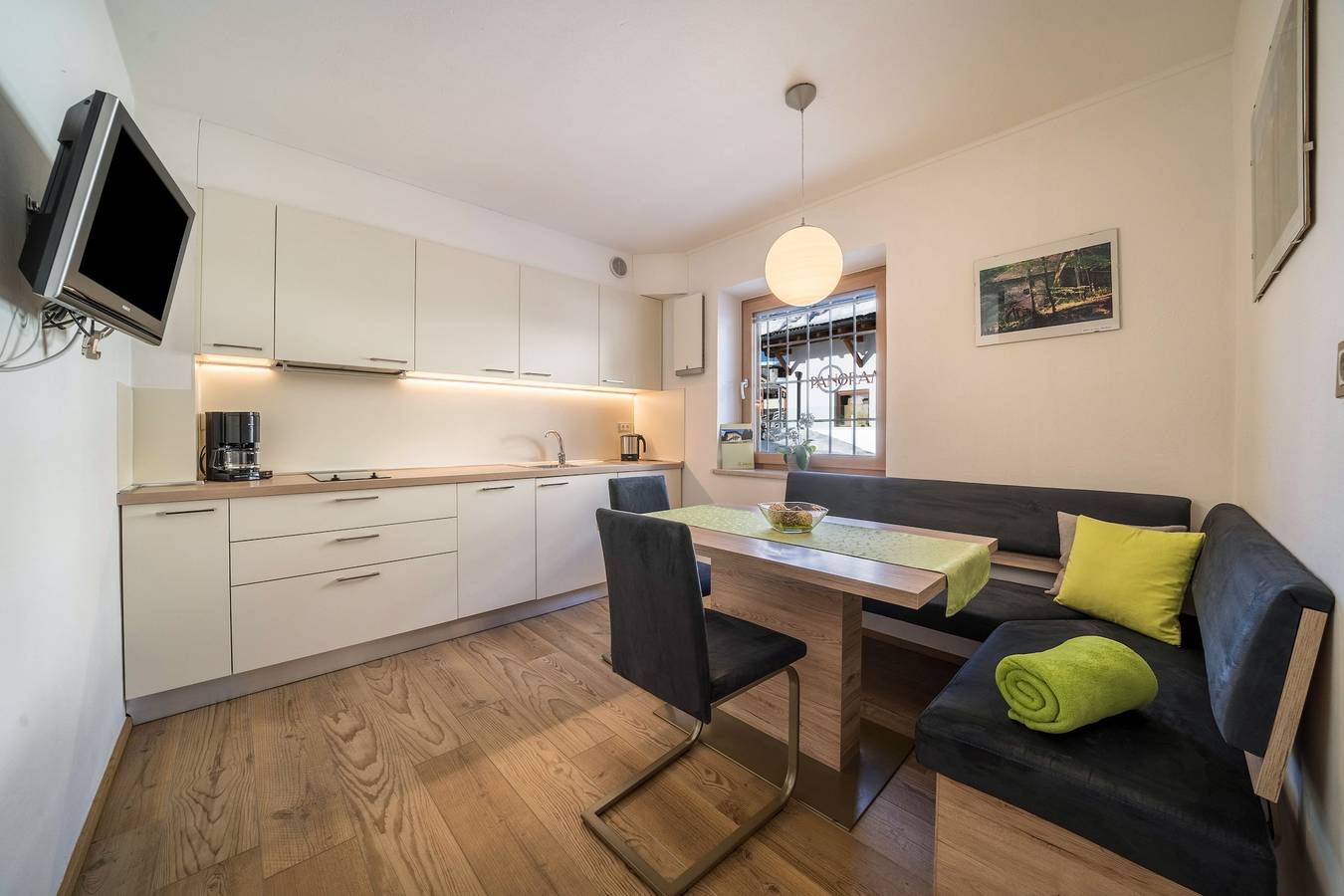 Ganze Wohnung, Ferienwohnung "Ifinger" in der Nähe des Skigebiets mit Waldblick, Balkon und Gemeinschaftsgarten in Falzeben, Hafling