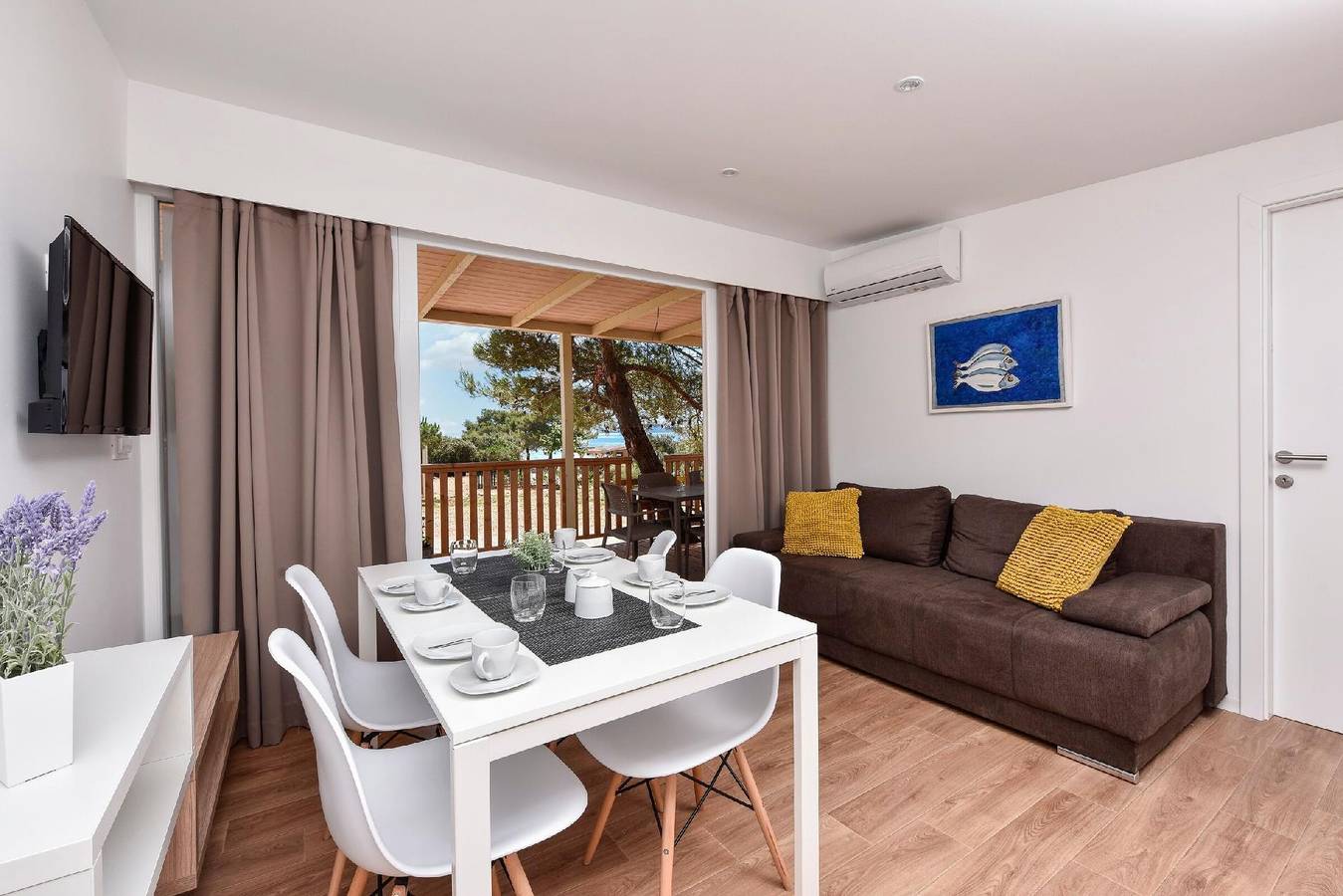 Entire holiday apartment, Mobile home beachfront in Ugljan, Ugljan Island