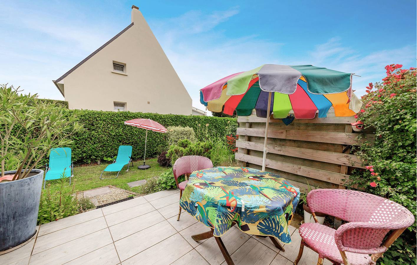 Appartement confortable au bord de la mer avec Wifi, parking, jardin et terrasse in Le Minihic-sur-Rance, Région de Saint-Malo