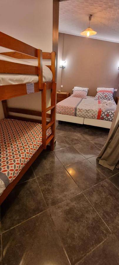 Location de vacances pour 12 personnes, avec piscine et bassin pour enfant ainsi que jardin et jacuzzi dans Le Quatorzieme - 3