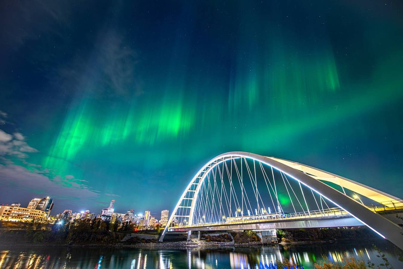 Ganze Wohnung, Luxuriöses großes Loft mit 3 Schlafzimmern in Saskatchewan Drive in Edmonton, Alberta