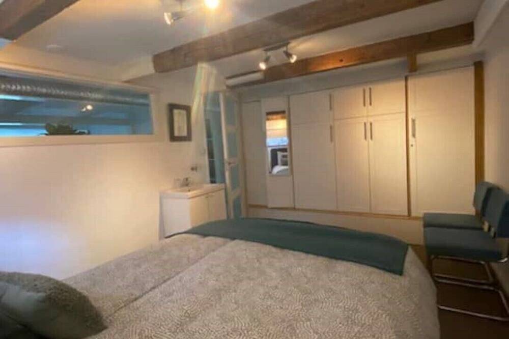 Apartamento entero, Beautiful fully private stay, terrace garden side, 1 stop city centre in Amsterdam-Noord, Costa Holandesa