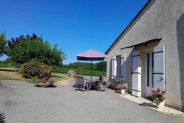 Gîte pour 4 personnes, avec jardin à Lussac