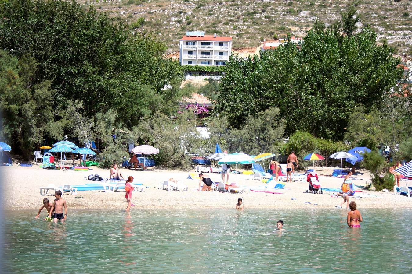 Ganze Wohnung, 2-Zimmer-Ferienwohnung mit Balkon und Meerblick Duce (Omis) A-7532-b in Dugi Rat, Omis-Riviera