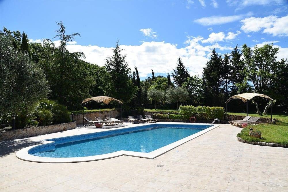 Nice Casa dei Limoni, Large Pool, private Jacuzzi, WIFi in Martina Franca, Province de Taranto