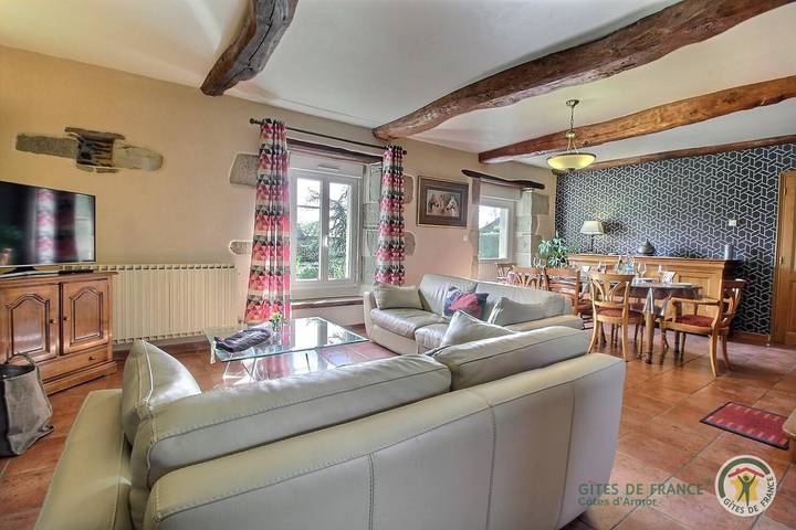 Gîte pour 8 personnes, avec jacuzzi et jardin ainsi que sauna et terrasse à Plourhan - 4