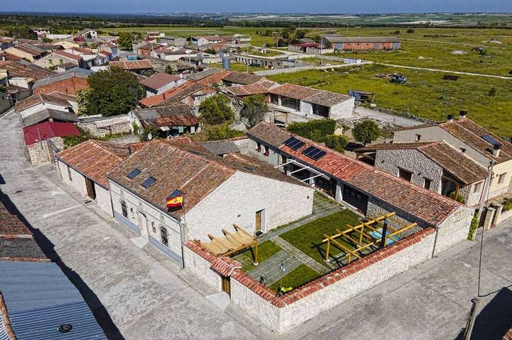 Casa rural con piscina para 3 personas, con jardín y terraza en Provincia de Segovia