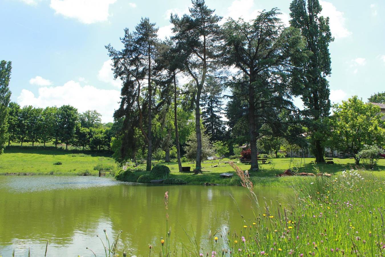 Le Masbareau - Tante Madeleine in Royères, Limoges en omgeving