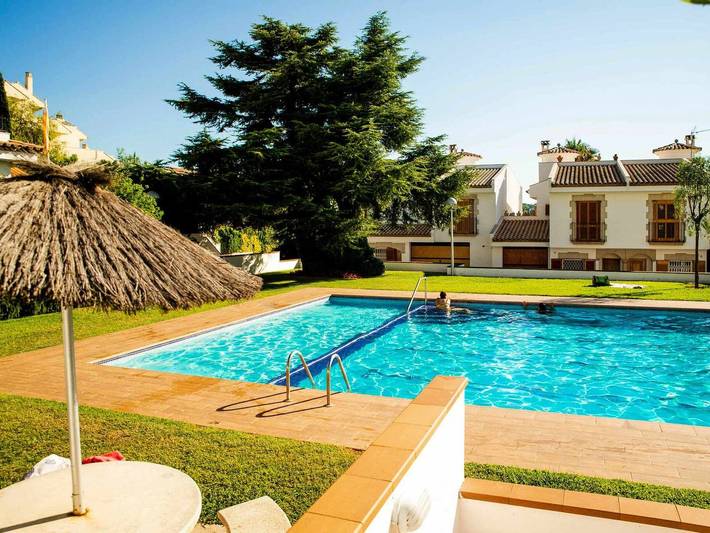 Appartement de vacances pour 4 personnes, avec Terrasse ainsi que Jardin et Piscine