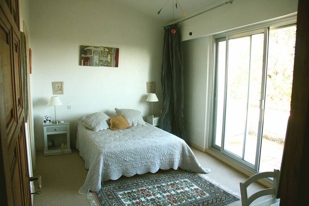 Provencal family home overlooking a superb garden, heated swimming pool in Tourrettes-sur-Loup, Mediterranean Coast (France)
