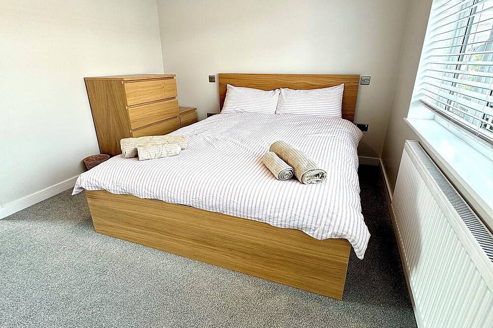 Modern 2-bed house, Coventry with Ev charger in Coventry, Birmingham Area