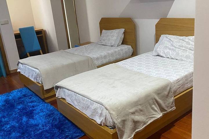 Mansion with 5 Bedrooms, Swimming Pool, Pool Table and Parking in Braga, Braga Distrikt