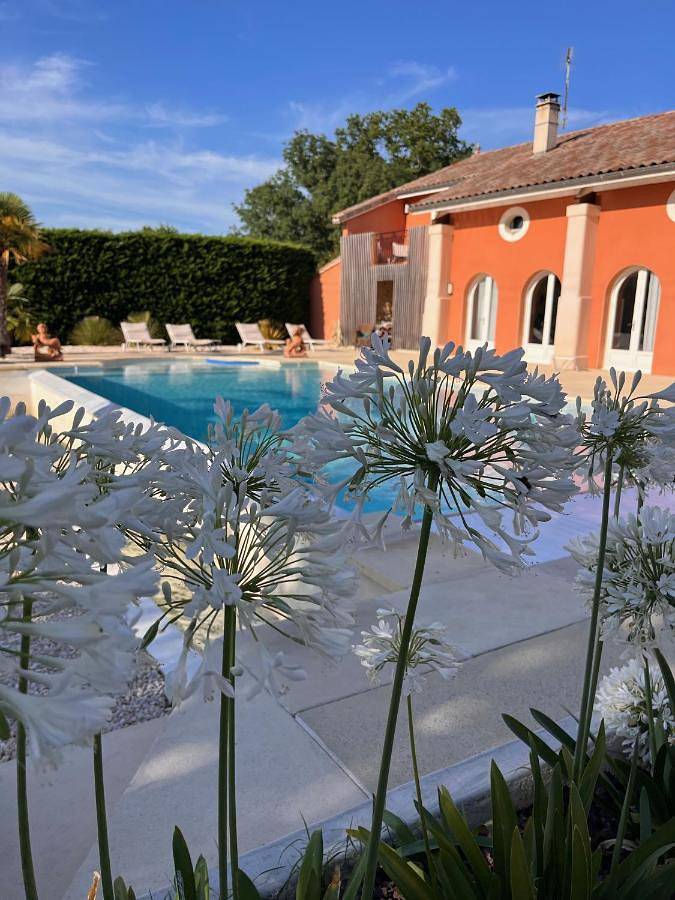Chambre d’hôte pour 2 personnes, avec Terrasse et Jardin ainsi que Piscine et Vue