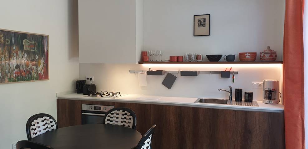 Gîte pour 4 personnes, avec piscine ainsi que terrasse et jardin, animaux acceptés à La Bâtie-Rolland - 3