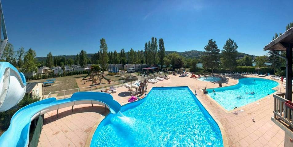 Camping pour 8 personnes, avec Terrasse et Jardin ainsi que Bassin pour enfant et Piscine