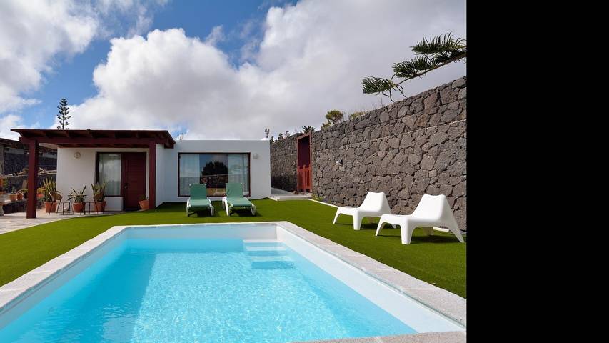 Casa rural para 6 personas, con terraza además de piscina y jardín, Familias con niños en Tinajo - 2