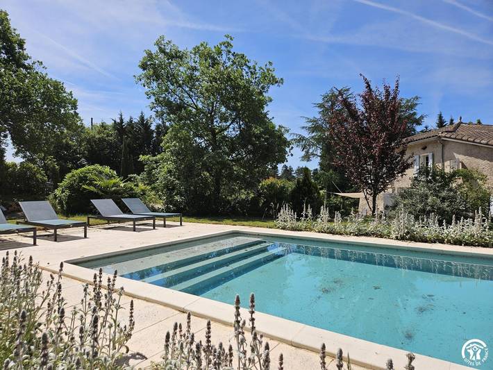 Gîte pour 8 personnes, avec Terrasse ainsi que Jardin et Piscine