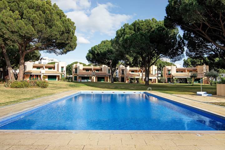 Casa de férias para 6 pessoas, com Varanda e Jardim e ainda Piscina infantil em Quarteira