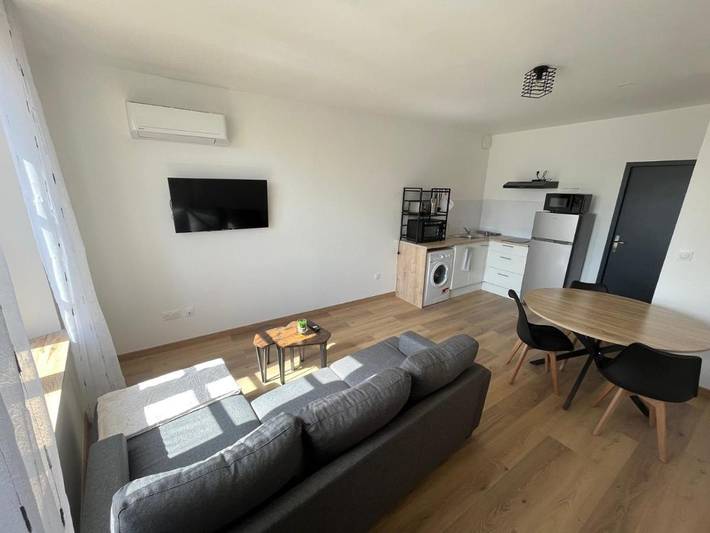 Gîte pour 2 personnes, avec Terrasse ainsi que Jardin et Vue à La Voulte-sur-Rhône