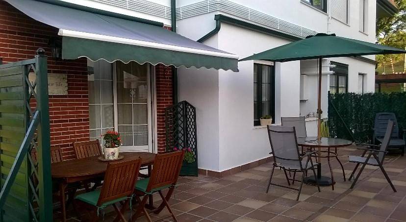 Apartamento para 4 personas, con jardín además de vistas y piscina en Bárcena de Cicero