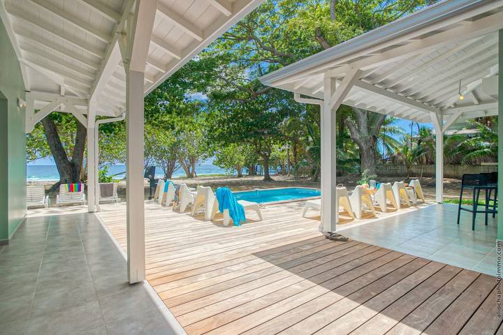 Location de vacances pour 12 personnes, avec jardin ainsi que piscine et terrasse dans Anse Caffard