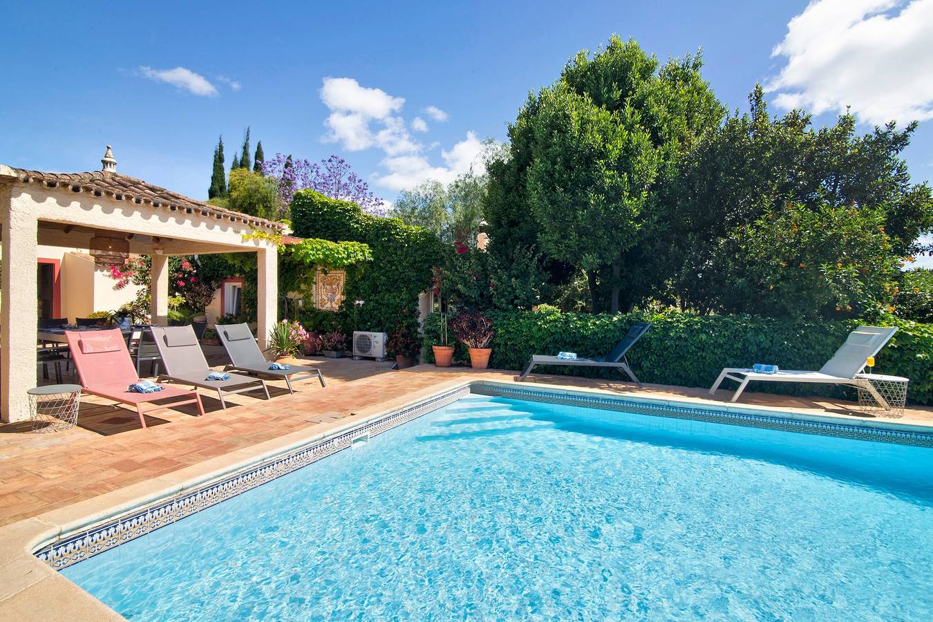 Holiday Home 'Casa Felix Number 1' with Shared Pool, Shared Terrace and Wi-Fi in Loulé (São Sebastião), Faro distrikt