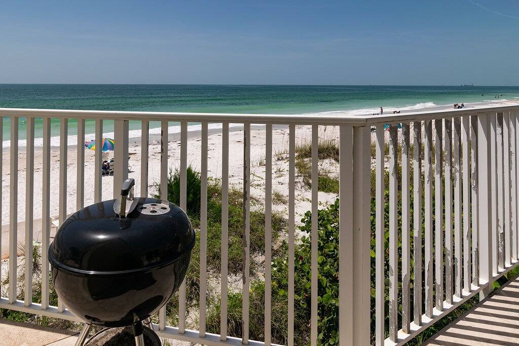 Beach Rental for 10 Guests in Bradenton Beach, Anna Maria Island