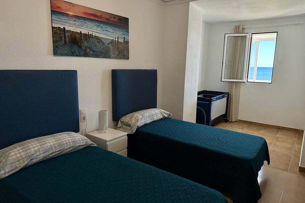 Breathtaking Beachfront House in Les Palmeres (Sueca), Sueca