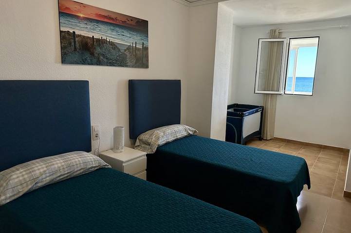 Breathtaking Beachfront House in Platja de les Palmeres (Sueca), Sueca